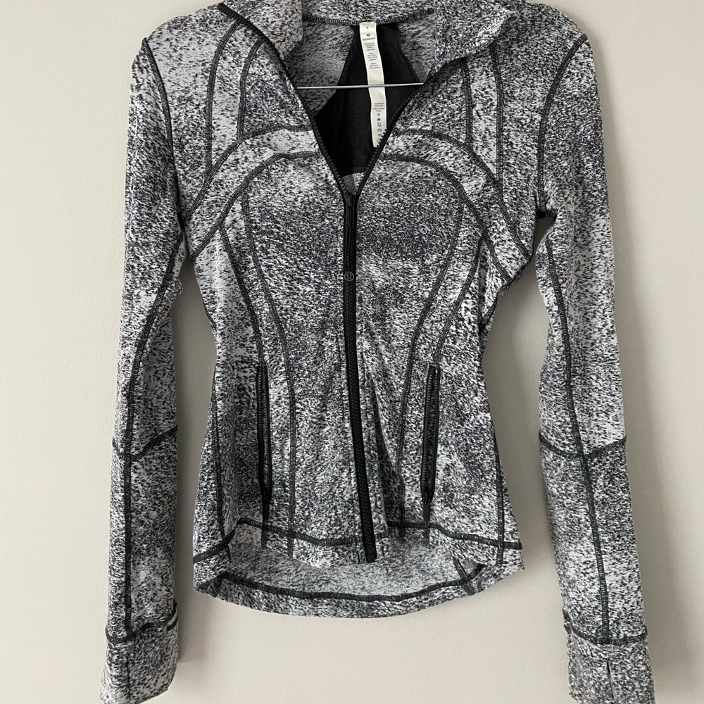 Lulu Lemon size 4 Define Jacket
